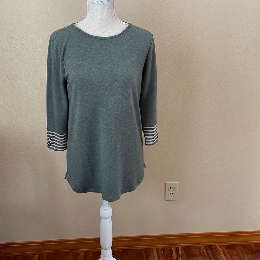WOMENS Pink Clover 3/4 Sleeve Knit Pullover in size small, green and tan